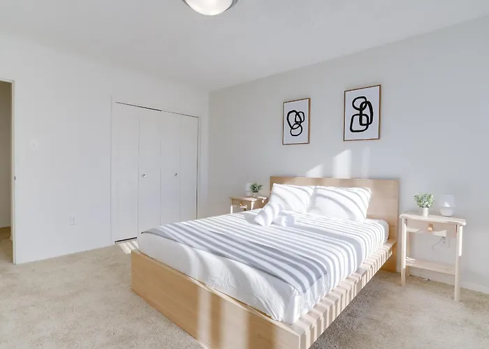 Spacious 2 Bedrooms Apt @Crystal City With Gym