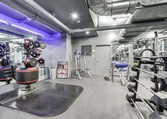 Spacious 2 Bedrooms Apt @Crystal City With Gym