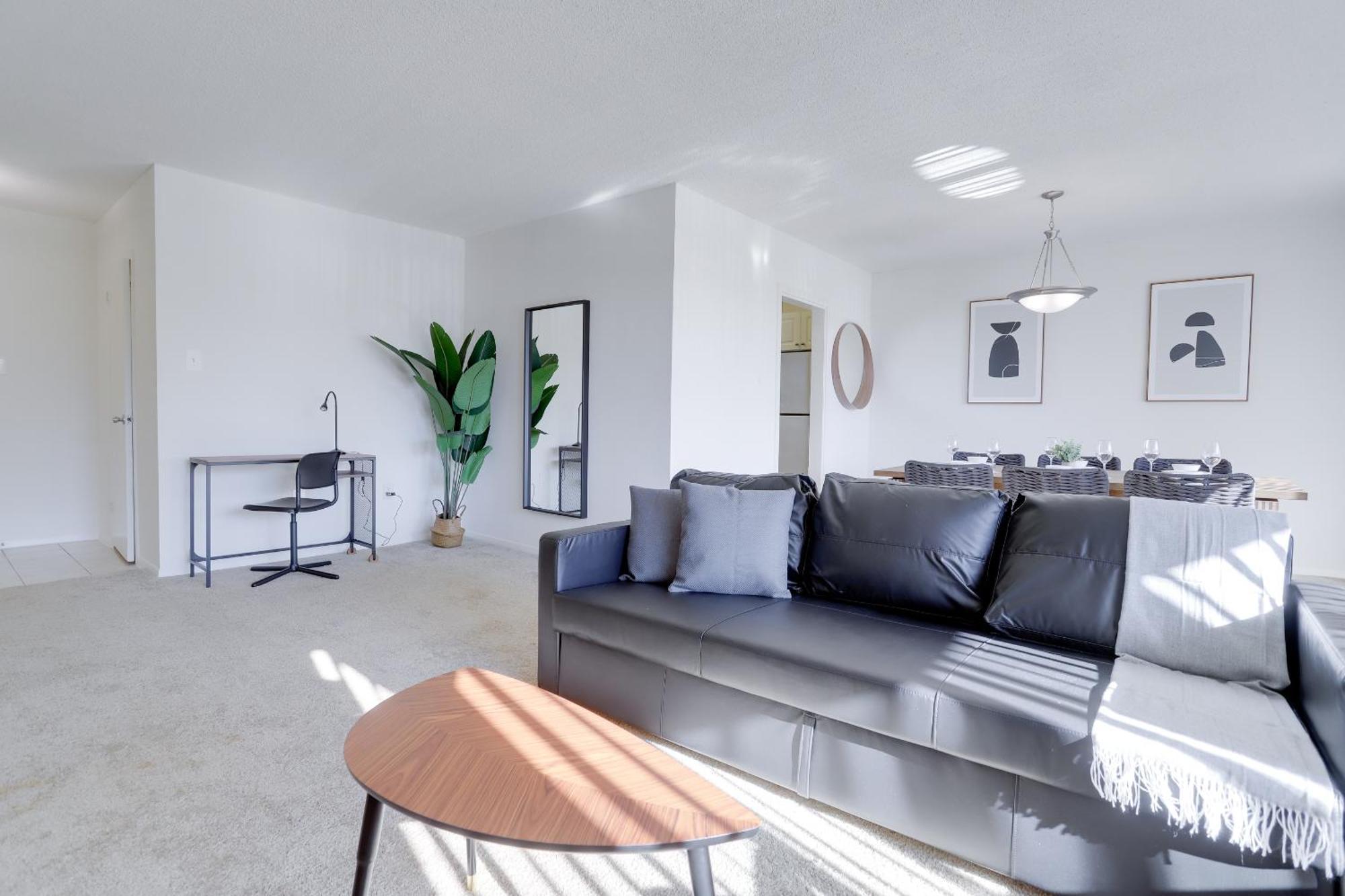 Spacious 2 Bedrooms @crystal With Gym *