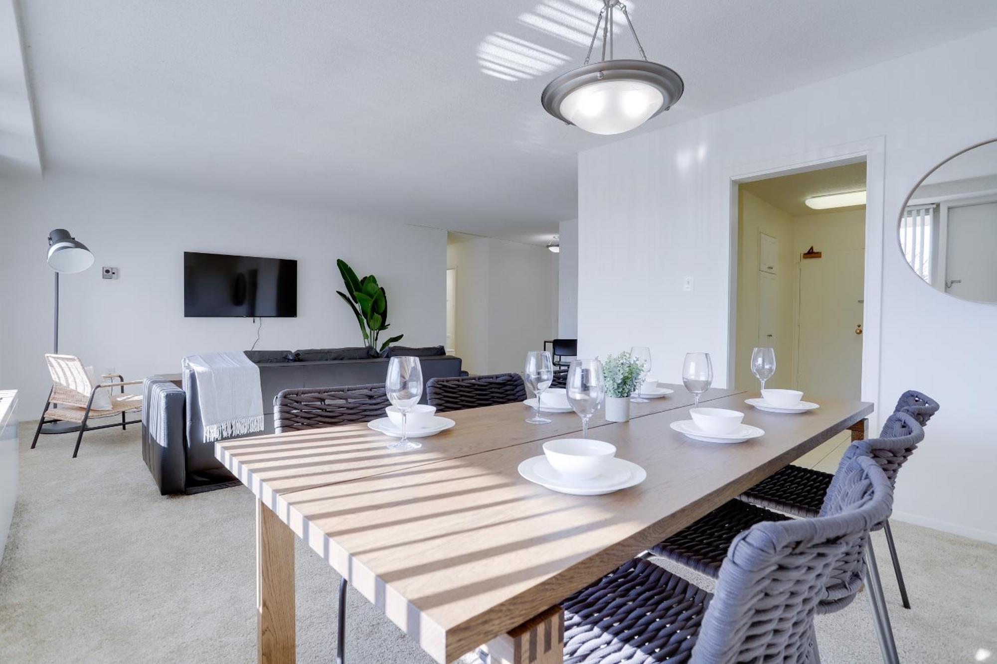Spacious 2 Bedrooms @crystal With Gym
