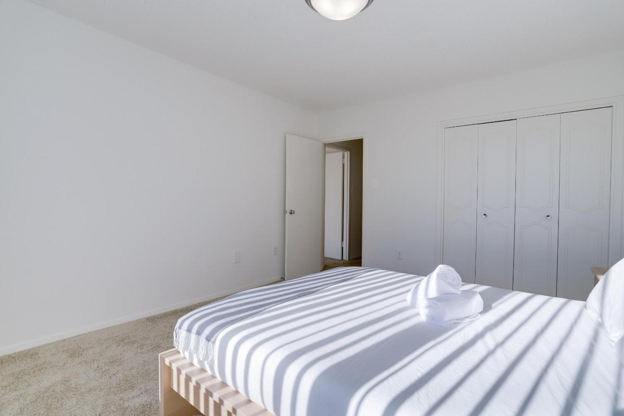 Spacious 2 Bedrooms @crystal With Gym * Arlington