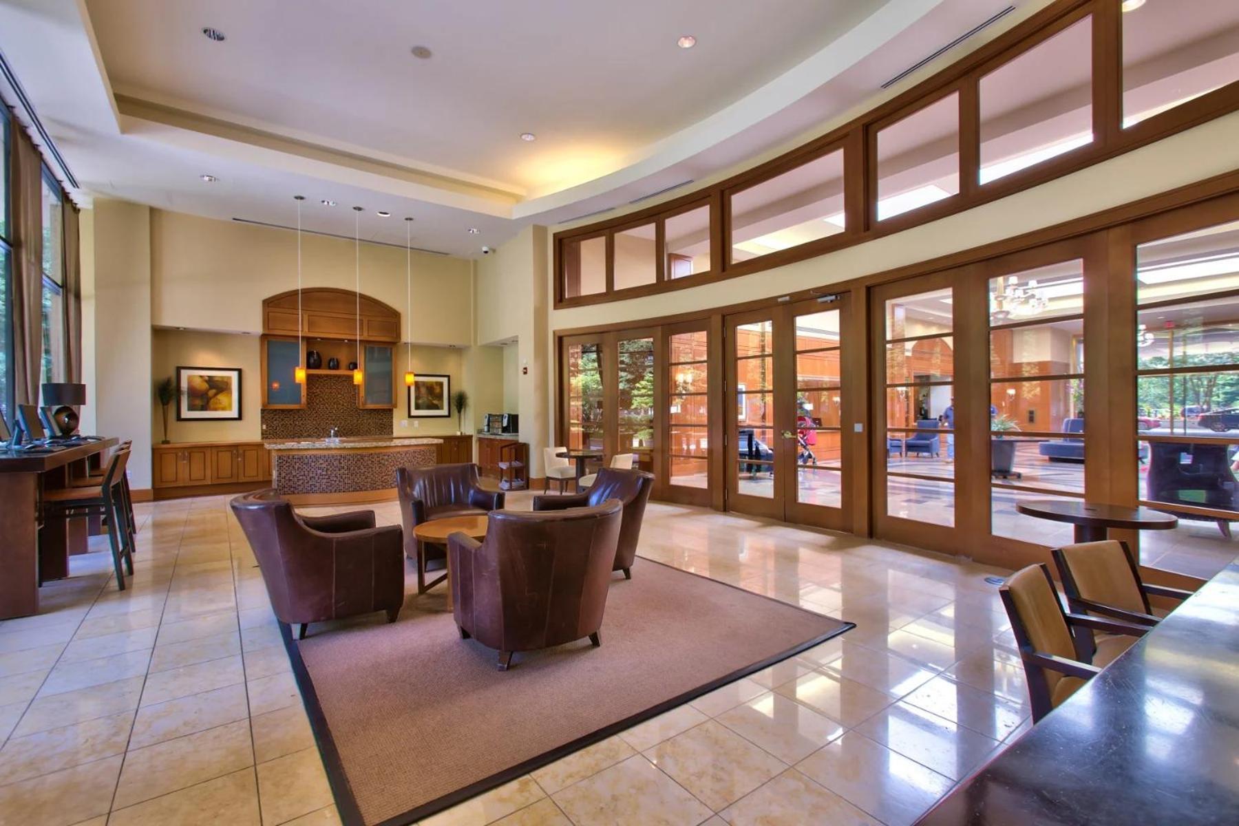 Spacious 2 Bedrooms @crystal With Gym Arlington