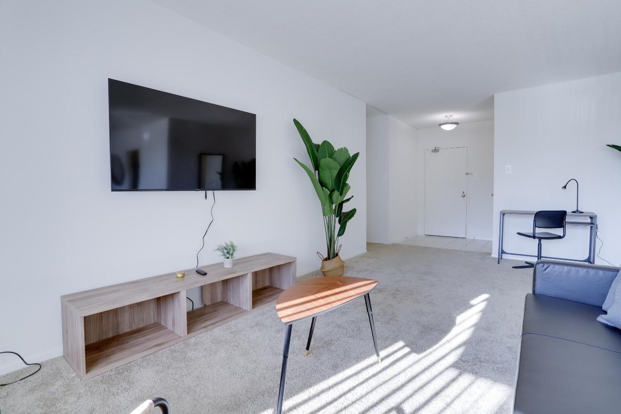 Spacious 2 Bedrooms @crystal With Gym Arlington