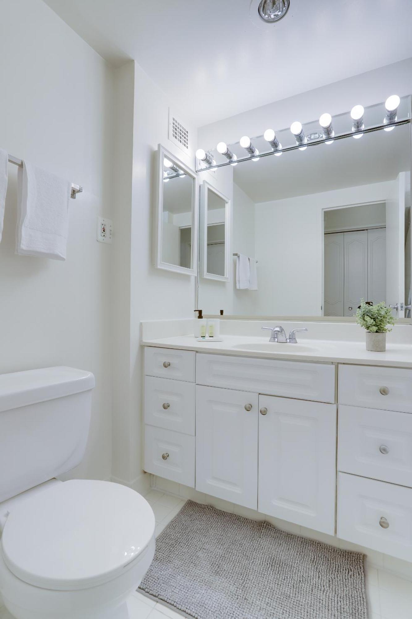 Spacious 2 Bedrooms @crystal With Gym Arlington
