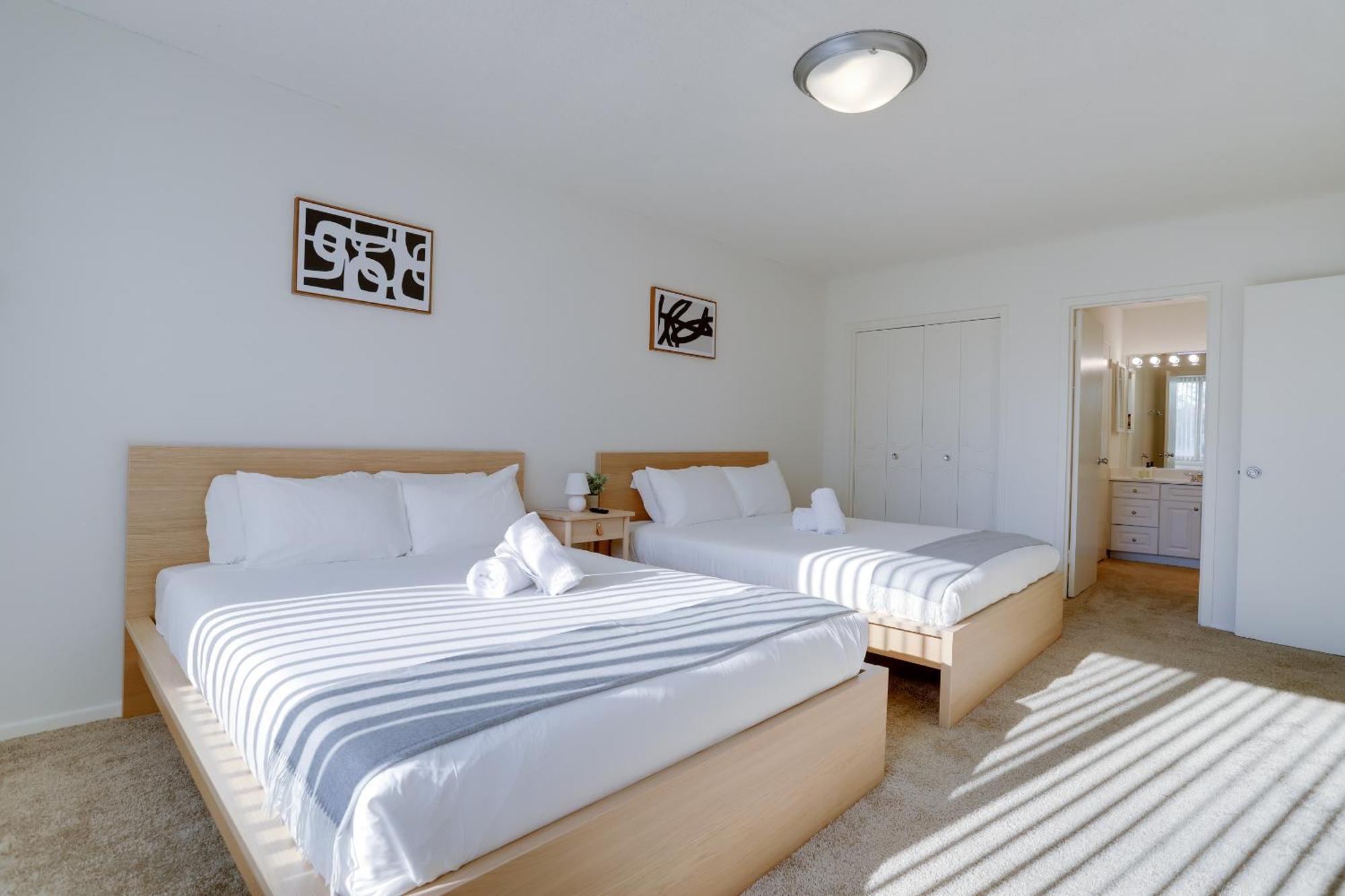 Spacious 2 Bedrooms @crystal With Gym *
