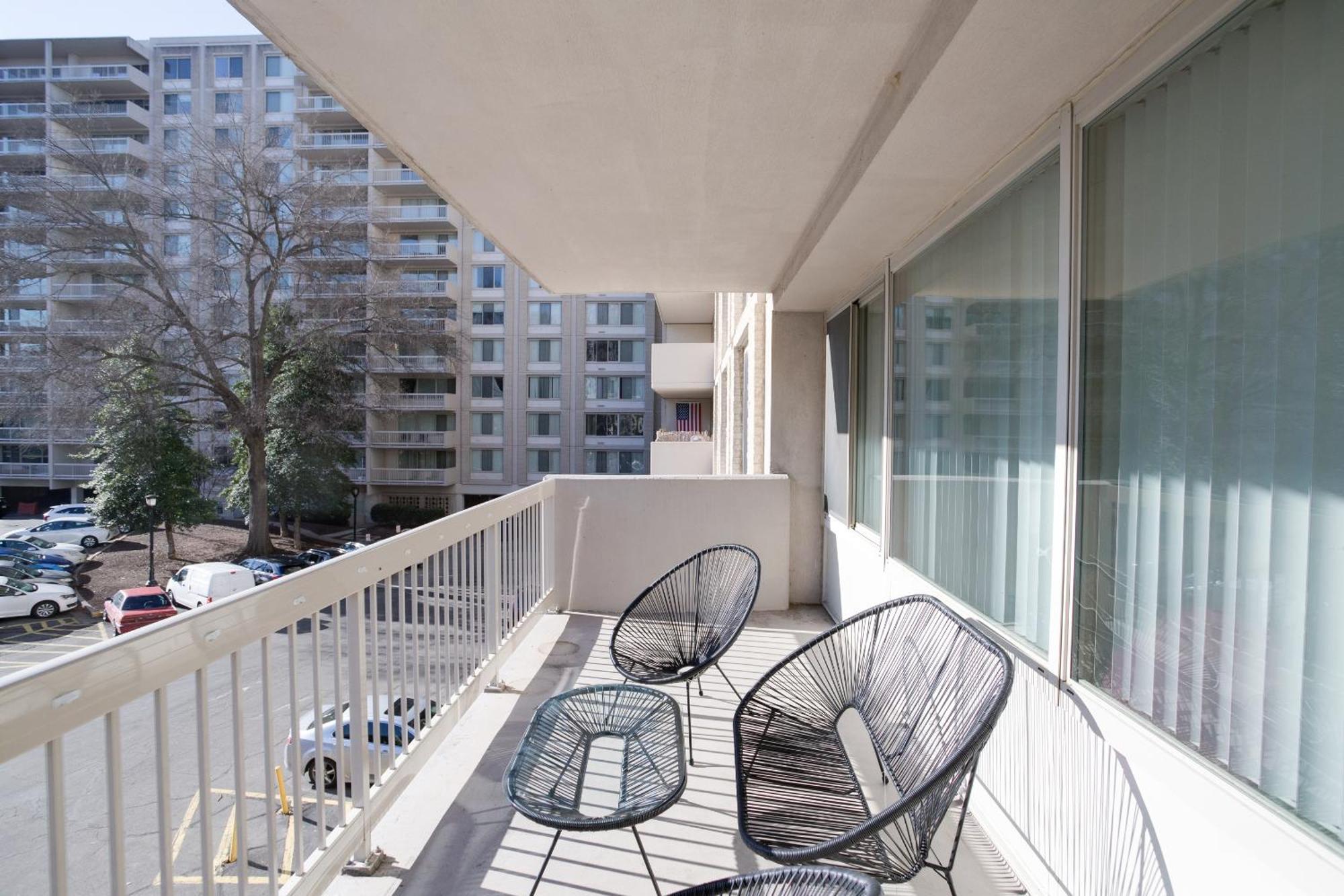 Spacious 2 Bedrooms @crystal With Gym Appartement