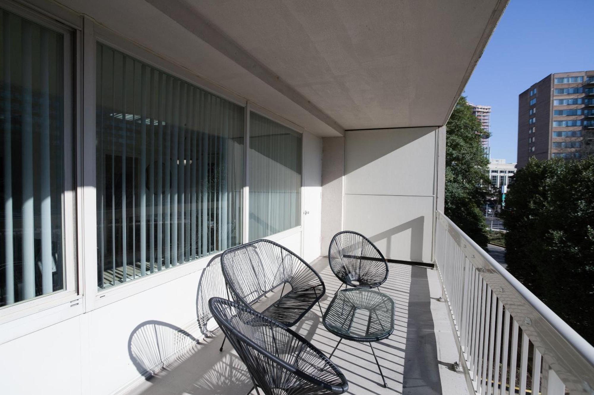 Spacious 2 Bedrooms @crystal With Gym Appartement