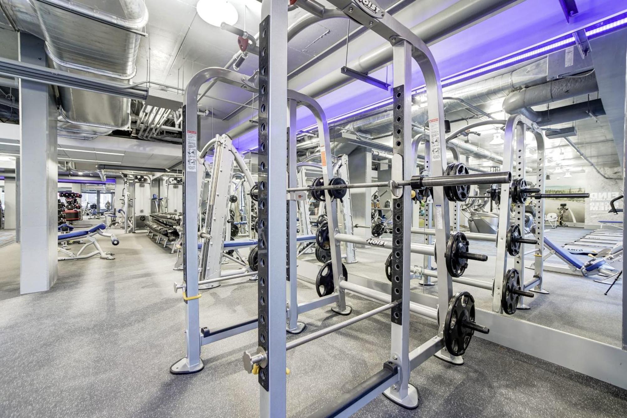 Spacious 2 Bedrooms @crystal With Gym Appartement